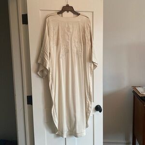 Cream silk swan embroidered dressing gown